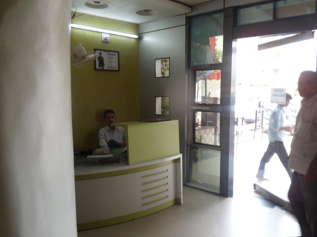 Hotel Atithi Ahmedabad Ngoại thất bức ảnh