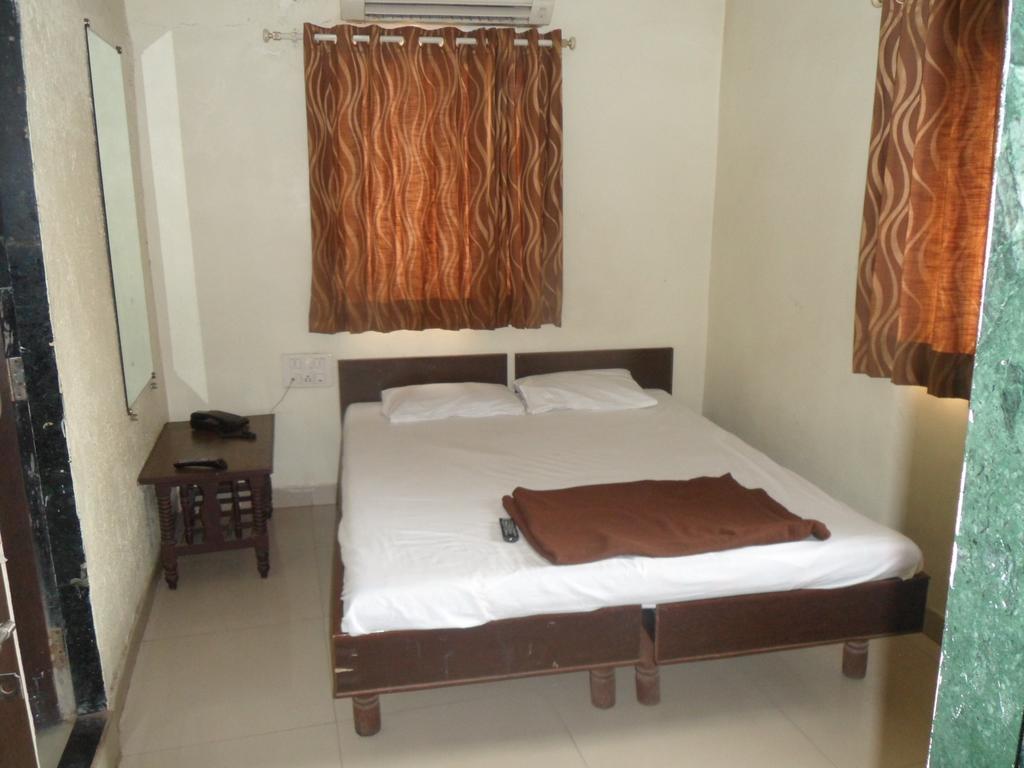 Hotel Atithi Ahmedabad Ngoại thất bức ảnh