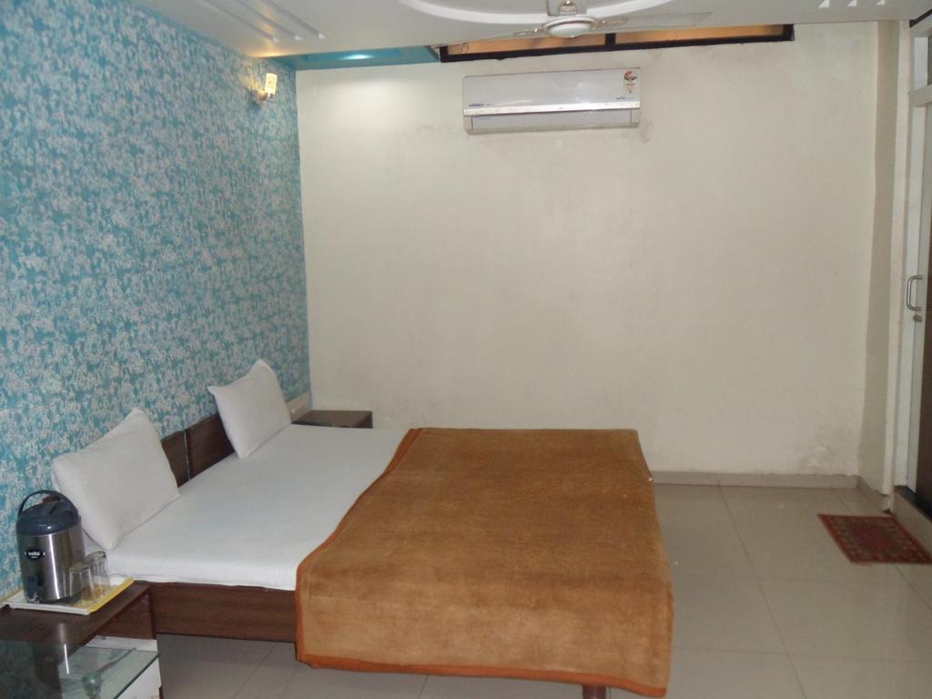 Hotel Atithi Ahmedabad Phòng bức ảnh