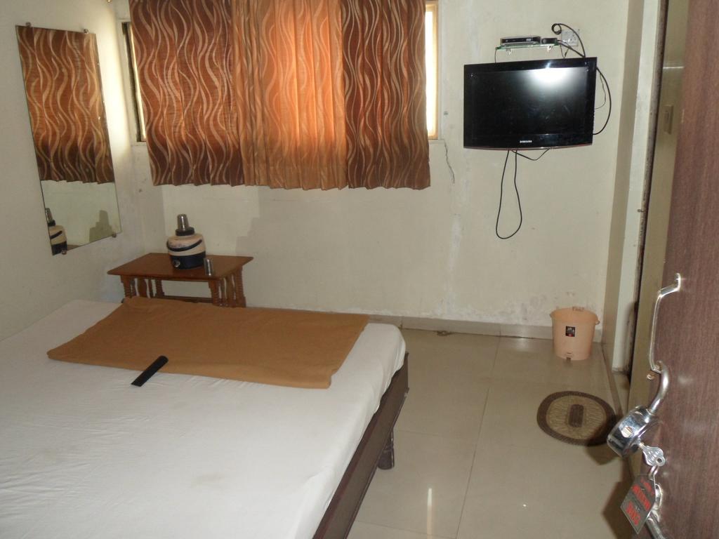 Hotel Atithi Ahmedabad Phòng bức ảnh